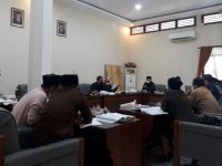 Foto: Komisi 1 DPRD banyuwangi, saat menggelar rapat kerja bersama sejumlah SKPD mitra kerja. (Foto dok Humas DPRD Bayuwangi)