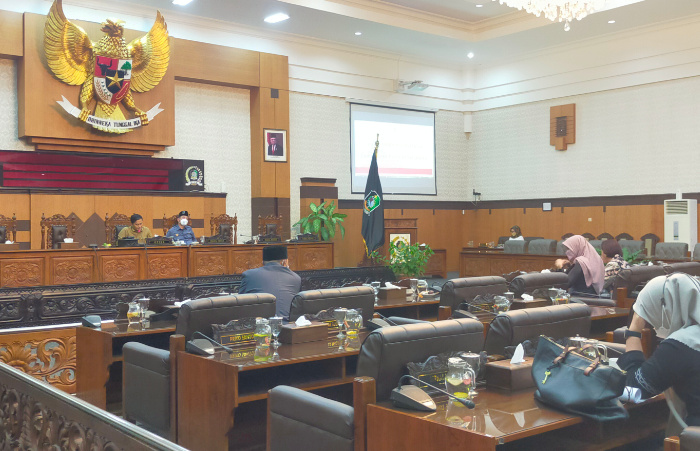 Foto: DPRD Kabupaten Banyuwangi, saat menggelar rapat paripurna internal dengan agenda penyampaian laporan hasil pembahasan KUPA-PPAS Perubahan APBD tahun 2021. (Foto dok Humas DPRD Banyuwangi)