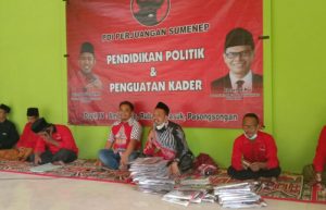 Bagikan Batik PDI Perjuangan ke PAC, Cara H. Zainal Berdayakan Industri Batik Khas Sumenep