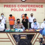 Foto: Ditresnarkoba Polda Jatim, saat menggelar konferensi pers penangkapan dua pengedar narkoba jenis sabu dan ekstasi, di dua tempat yang berbeda.