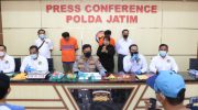 Foto: Ditresnarkoba Polda Jatim, saat menggelar konferensi pers penangkapan dua pengedar narkoba jenis sabu dan ekstasi, di dua tempat yang berbeda.
