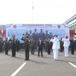 Foto: Kapolda Jawa Timur, Irjen Pol Nico Afinta, saat peringatan HUT TNI Ke-76 Tahun 2021, di lapangan Kodam V Brawijaya, dengan inspektur upacara Presiden RI Jokowi, secara virtual.