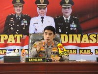 Foto: Kapolresta Mojokerto, AKBP Rofiq Ripto Himawan,, saat menggelar Rapat Koordinasi Percepatan vaksin Covid-19.
