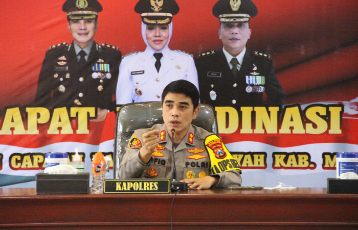 Foto: Kapolresta Mojokerto, AKBP Rofiq Ripto Himawan,, saat menggelar Rapat Koordinasi Percepatan vaksin Covid-19.