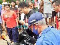 Caption: Jasad nenek yang nyemplung ke dalam sumur, saat dievakusi oleh Tim Basarnas, Damkar, TRC BPBD Jember dan juga dibangu oleh relawan SAR Jember, Rabu (6/10/2021).