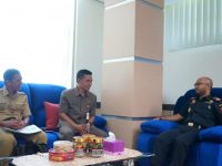Foto; Kepala Bagian Perekonomian Setdakab Sumenep, Ach. Laili Maulidy, saat melakukan koordinasi operasi pemberantasan rokok ilegal dengan Bea Cukai Madura.