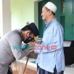 Foto: Kapolda Jatim, Irjen Pol Nico Afinta, saat bersilaturahmi ke KH Agoes Ali Mashudi, pimpinan Ponpes Bumi Sholawat Sidoarjo, di kediamannya Jalan Kyai Dasuki, Lebo, Sidoarjo.