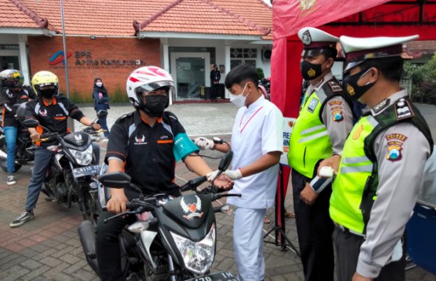 Foto: Masyarakat Kabupaten Malang, saat menggunakan layanan vaksinasi Covid-19 Drive thru.