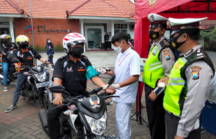 Foto: Masyarakat Kabupaten Malang, saat menggunakan layanan vaksinasi Covid-19 Drive thru.
