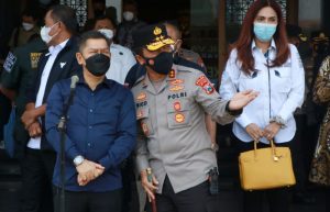 77 Mobil Vaksinasi dan 2 Ribu Paket Sembako untuk Warga Terdampak Covid-19 di Surabaya