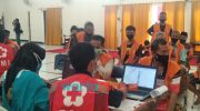 Foto: Sejumlah warga binaan Lapas Kelas 2A Jember, saat menunggu antrian screening vaksinasi Covid-19, Rabu (13/10/2021).