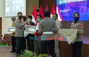 Aksi Bagi-Bagi Masker, Vitamin dan Penyemprotan Disinfektan untuk Driver Gojek Jember