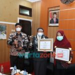 Foto: Pemkab Sumenep, saat menerima penghargaan Anugerah Parahita Ekapraya (APE) tahun 2020 dari Menteri Pemberdayaan Perempuan dan Perlindungan Anak (PPPA).