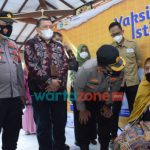 Foto: Pemerintah Sidoarjo, bersama TNI-Polri terus memasifkan vaksinasi bagi lansia untuk mempercepat terbentuknya herd immunity.
