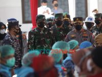 Foto: Panglima TNI Marsekal TNI Hadi Tjahjanto bersama Kapolri Jenderal Pol Listyo Sigit Probowo, saat kunjungan kerja ke Kabupaten Banyuwangi.