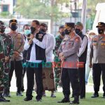 Foto: Panglima TNI dan Kapolri, saat melakukan pengecekan serbuan vaksinasi, khusus untuk pelajar di Surabaya.