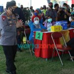 Foto: Panglima TNI Marsekal Hadi Tjahjanto bersama Kapolri Jenderal Listyo Sigit Prabowo, saat meninjau serbuan vaksinasi yang digelar di lapangan THOR Darmo, Surabaya.
