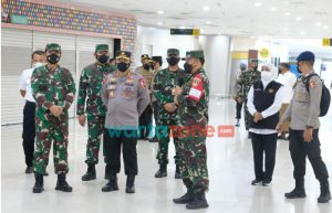 Panglima TNI, Kapolri dan KSAL Cek Serbuan Vaksinasi di Terminal 2 Juanda Surabaya