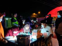 Foto: Terobosan baru Polres Bangkalan, saat menggelar Vaksin Mobile, di Stadion Gelora Bangkalan.