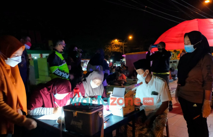 Foto: Terobosan baru Polres Bangkalan, saat menggelar Vaksin Mobile, di Stadion Gelora Bangkalan.