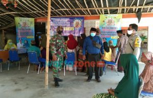 Sediakan Es Kelapa Muda Gratis, Cara Kades Banbaru Semangati Warganya Ikut Vaksinasi Covid-19