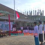 Foto: Kegiatan upacara Hari Santri Nasional 2021, di Ponpes Raudatul Ulum, Desa Sumberwringin, Kecamatan Sukowono, Jumat (22/10/2021).