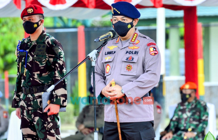 Foto: Kapolri Jenderal Listyo Sigit Prabowo, saat memberikan motivasi kepada seluruh prajurit TNI-Polri yang bertugas menjaga kamtibmas di Papua.
