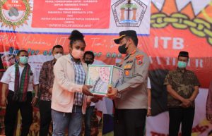Berbagi Bansos di Masa Pandemi, untuk Warga Indonesia Timur