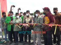 Foto: Bupati Sumenep, Achmad Fauzi, saat membuka Pameran dan Kontes Bonsai Nasional 2021, Semarak Hari Jadi Kabupaten Sumenep ke-752, di Bandara Trunojoyo.