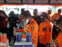 Foto: Bupati dan Wabup Jember, Hendy Siswanto dan Muhammad Balya Firjaun Barlaman (Gus Firjaun), saat meninjau peralatan kebencanaan alam.