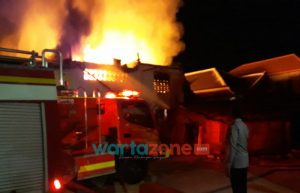 Toko Ananda di Gapura Sumenep Ludes Terbakar, Kerugian Capai 1,5 Miliar