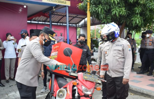 Foto: Polresta Sidoarjo, saat launching Posko Siaga Vaksin 24 Jam dan menyediakan kendaraan roda dua vaksinasi keliling pedesaan.