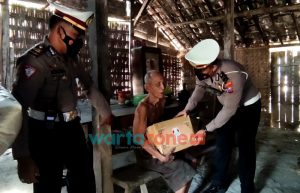 Astuti Berbagi di Tengah Pandemi, Keliling Kampung Salurkan Sembako