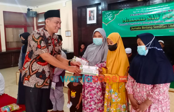 Foto: Penyaluran santunan anak yatim, oleh Jurnalis Bintang Sembilan (JB9) yang bekerjasama dengan Baznas Sumenep.