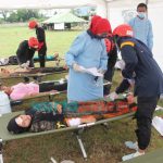 Foto: Simulasi saat penanganan darurat bencana di lapangan Wisata Jubang, Kecamatan Mumbulsari, Sabtu (30/10/2021).