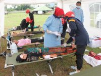 Foto: Simulasi saat penanganan darurat bencana di lapangan Wisata Jubang, Kecamatan Mumbulsari, Sabtu (30/10/2021).