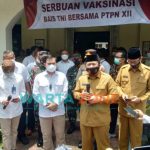 Caption: Bupati Jember, Hendy Siswanto, saat dikonfirmasi sejumlah wartawan usai meninjau pelaksanaan Vaksinasi Covid-19 di PTPN XII Kantor Perwakilan Jember.