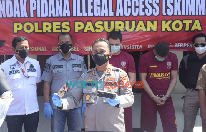 Foto: Kapolres Pasuruan Kota, AKBP Arman, saat menggelar press rilis di halaman Polres Pasuruan Kota.