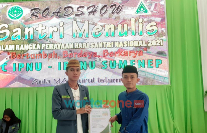 BERKHIDMAT: PC IPNU dan IPPNU Sumenep saat menjalin kerjasama dengan Media Center Sumenep dalam rangka Roadshow Santri Menulis (Dok. WARTA ZONE)