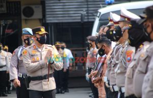Kapolresta Malang Kota Berikan Penghargaan kepada Anggota Berprestasi