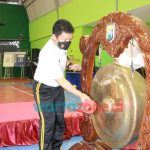 Foto: Kapolda Jatim, saat membuka pertandingan perdana cabang olah raga Bola Volly antara tim volly Polda Jatim melawan tim volly Polres Magetan.