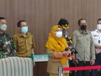 Caption: Tim Satgas Covid-19 Kabupaten Jember saat menggelar rilis di Hall Praja Mukti Pemkab Jember, Senin (1/11/2021) sore.