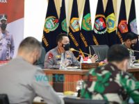 Foto: Kapolri, Jenderal Listyo Sigit Prabowo, saat memimpin rapat pengarahan kesiapan Natal 2021 dan Tahun Baru 2022 bersama dengan Forkopimda Sumatera Utara.