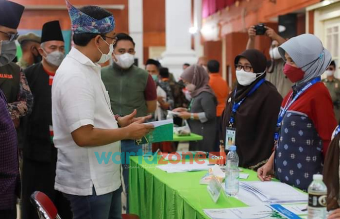 Foto: Bupati Pamekasan, Madura, H. Baddrut Tamam, saat meninjau lokasi pelaksanaan MTQ ke-29 tingkat Jawa Timur di gedung Bakorwil di jalan Slamet Riyadi No. 1 Pamekasan.