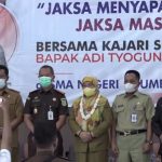 Foto: Wakil Bupati Sumenep, Hj. Dewi Khalifah, saat menghadiri program Goes to School Jaksa Menyapa.