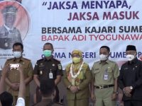 Foto: Wakil Bupati Sumenep, Hj. Dewi Khalifah, saat menghadiri program Goes to School Jaksa Menyapa.