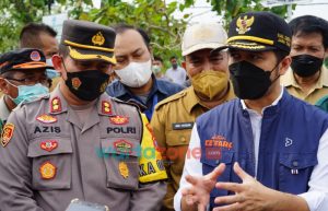 Kapolres Gresik Dampingi Wagub Emil, Tinjau Tanggul Jebol di Desa Cermen