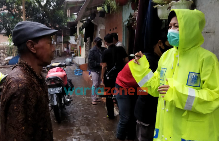 Foto: Tim Lantas Polresta Malang Kota, saat melaksanakan kegiatan jemput bola untuk pengurusan dokumen kendaraan yang hilang.
