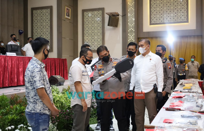 Foto: Kapolda Jawa Timur, saat merilis hasil ungkap tindak pidana Kriminalitas yang biasa dikenal dengan sebutan 3-C, di Gedung Mahameru.