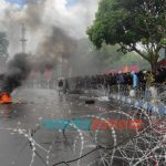Foto: Ratusan mahasiswa yang tergabung dalam PMII cabang Jember, saat menggelar aksi unras di depan Pemkab Jember.